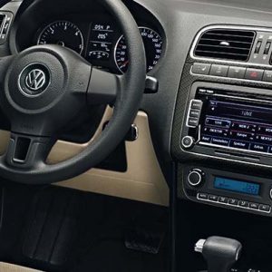 Отделка центральной консоли Volkswagen Polo 5 в стиле Carbon-Optik Отделка центральной консоли Volkswagen Polo 5 в стиле Carbon-Optik