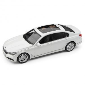 Миниатюрная модель BMW 7 серии Long, Mineral White, масштаб 1:18 Миниатюрная модель BMW 7 серии Long, Mineral White, масштаб 1:18