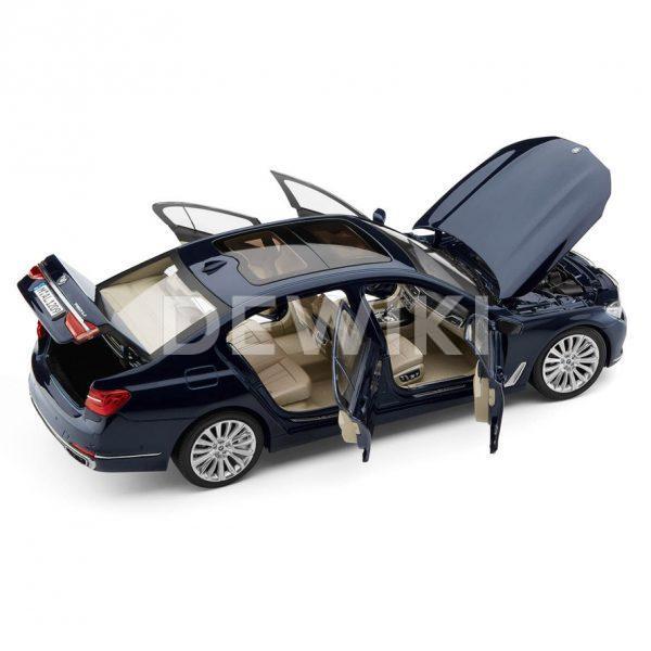 Миниатюрная модель BMW 7 серии Long, Imperial Blue, масштаб 1:18 Миниатюрная модель BMW 7 серии Long, Imperial Blue, масштаб 1:18