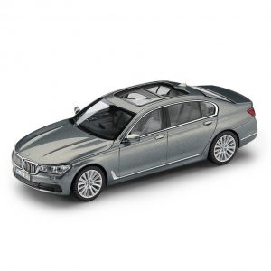 Миниатюрная модель BMW 7 серии Long версии, Arctic Grey, масштаб 1:43 Миниатюрная модель BMW 7 серии Long версии, Arctic Grey, масштаб 1:43