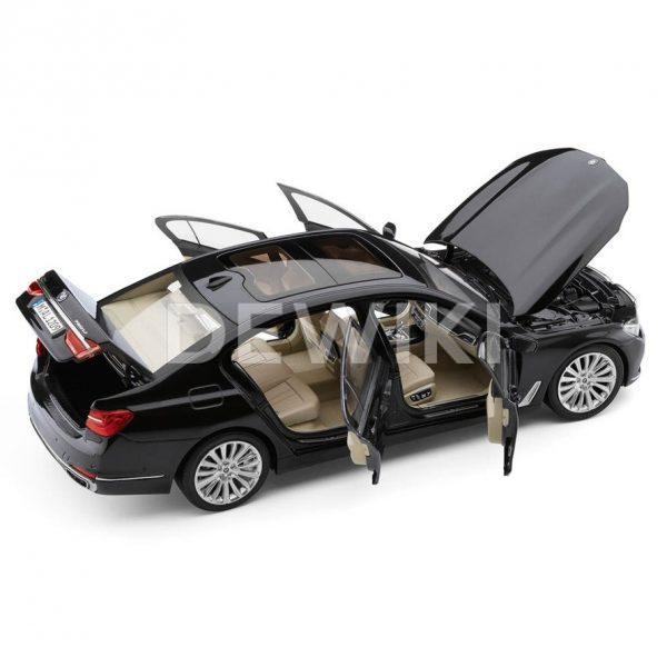 Миниатюрная модель BMW 7 серии Long, Sophisto Grey, масштаб 1:18 Миниатюрная модель BMW 7 серии Long, Sophisto Grey, масштаб 1:18