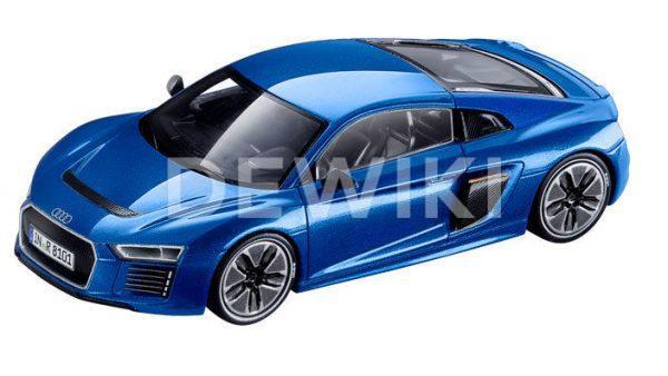 Модель в миниатюре Audi R8 e-tron, Magnetic Blue, масштаб 1:43