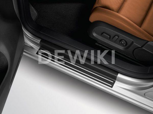 Защитная пленка порогов Volkswagen Golf 6 / GTI, 4-дверных черные с серебристыми полосами Защитная пленка порогов Volkswagen Golf 6 / GTI, 4-дверных черные с серебристыми полосами