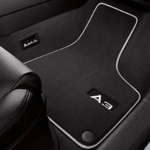 Комплект велюровых ковриков Audi A3 (8V), контрастная надпись Комплект велюровых ковриков Audi A3 (8V), контрастная надпись