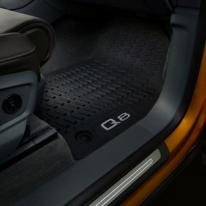 Резиновые передние коврики Audi Q8, контрастная надпись