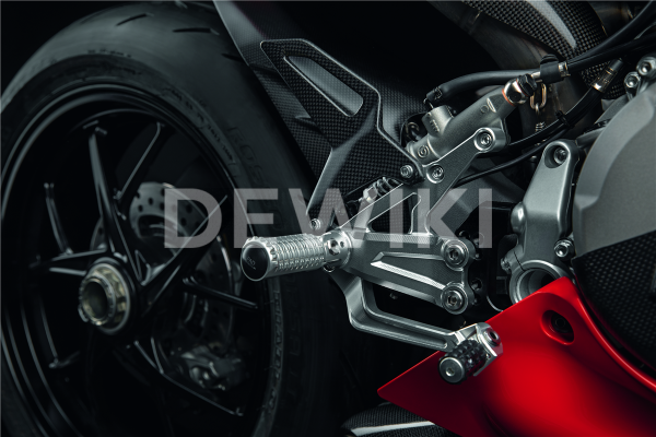 Регулируемые алюминиевые подножки водителя Ducati Panigale V2