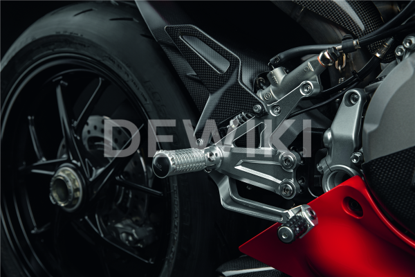Регулируемые алюминиевые подножки водителя Ducati Panigale V2 Регулируемые алюминиевые подножки водителя Ducati Panigale V2