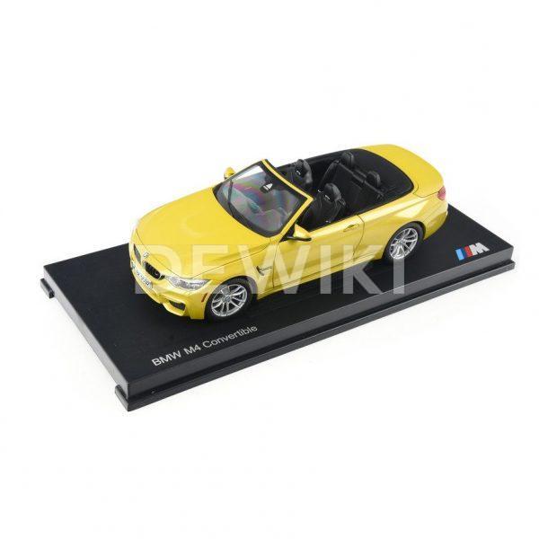 Миниатюрная модель BMW M4 Кабриолет (F83), Austin Yellow, масштаб 1:18 Миниатюрная модель BMW M4 Кабриолет (F83), Austin Yellow, масштаб 1:18