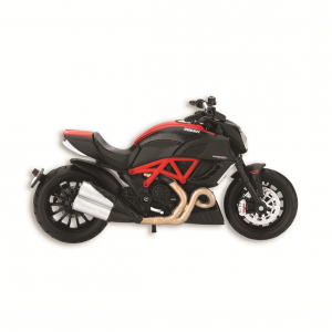 Коллекционная модель  Ducati  Diavel Carbon в масштабе 1:18