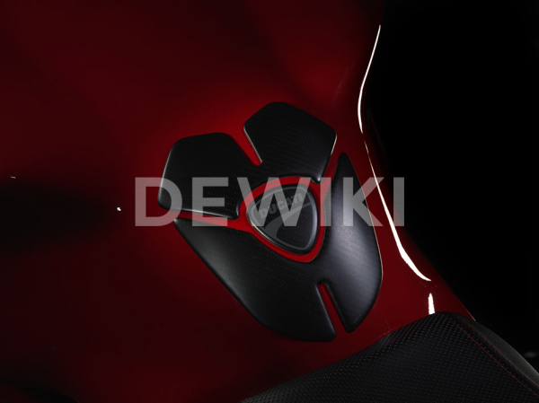 Карбоновая клейкая защита для бака Ducati Monster 1200 / 821 Карбоновая клейкая защита для бака Ducati Monster 1200 / 821