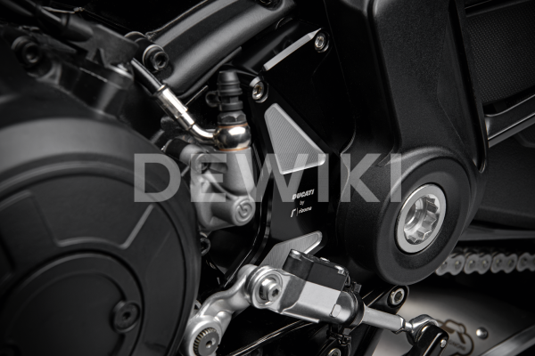 Полностью алюминиевая крышка звездочки Rizoma Ducati Diavel 1260 / 1260 S Полностью алюминиевая крышка звездочки Rizoma Ducati Diavel 1260 / 1260 S