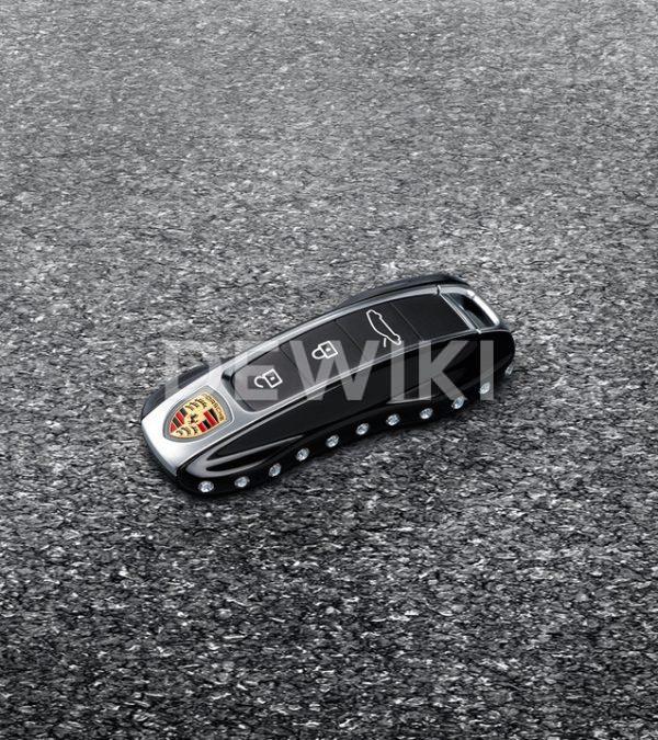 Ключ от машины, окрашенный камнями Swarovski® Ключ от машины, окрашенный камнями Swarovski®