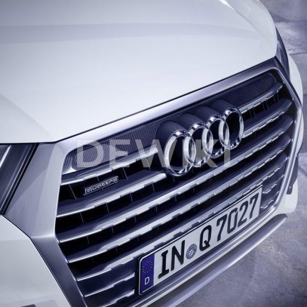 Молдинг решетки радиатора Audi Q7