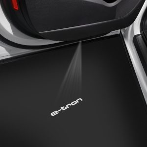 Светодиодная подсветка порогов, проекция e-tron Audi, узкий разъем