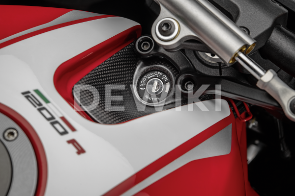 Карбоновая крышка замка зажигания Ducati Monster 1200 / 821