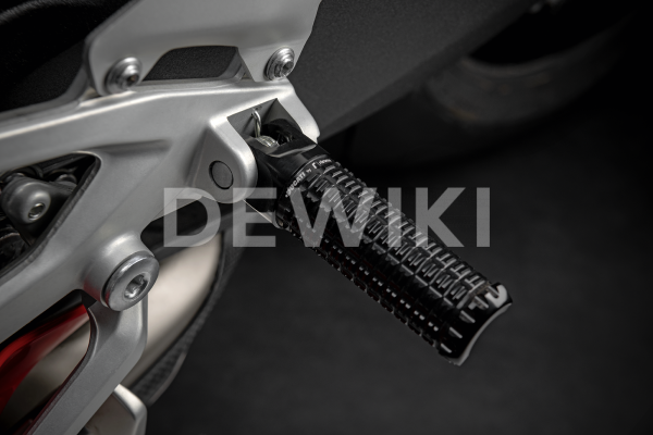 Алюминиевые подножки Ducati Panigale V2 / V4 / Streetfighter V4, Black Алюминиевые подножки Ducati Panigale V2 / V4 / Streetfighter V4, Black