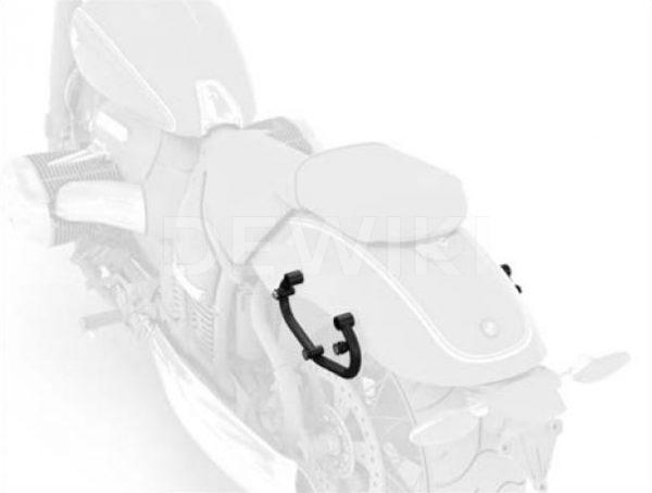 Фиксатор боковой сумки BMW R18, левый Фиксатор боковой сумки BMW R18, левый