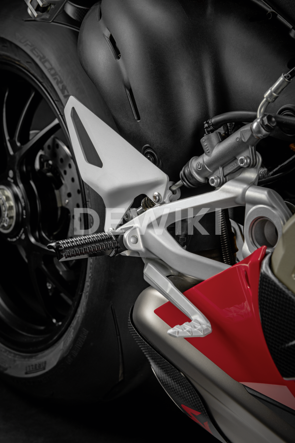 Алюминиевые подножки Ducati Panigale V2 / V4 / Streetfighter V4, Black Алюминиевые подножки Ducati Panigale V2 / V4 / Streetfighter V4, Black
