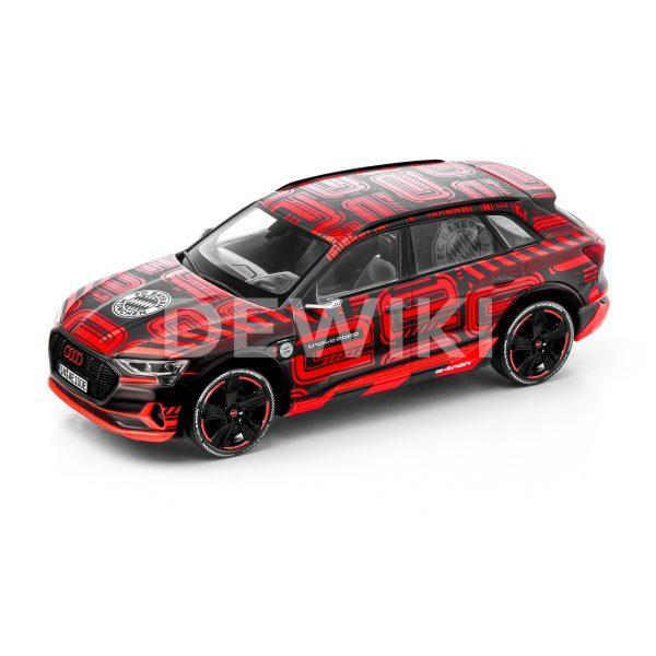 Модель в миниатюре Audi e-tron triple 2020 limited, Black / Red, масштаб 1:43 Модель в миниатюре Audi e-tron triple 2020 limited, Black / Red, масштаб 1:43